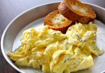 http://content.artofmanliness.com/uploads//2011/10/Scrambled-Eggs-with-Whole-Wheat-Toast.jpg